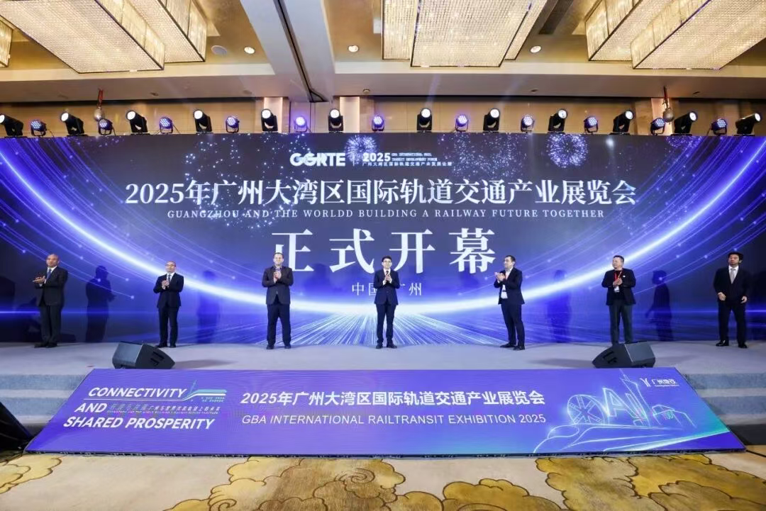 星空(中国)xingkong机器人首次亮相轨交展，广州地铁展位成打卡点